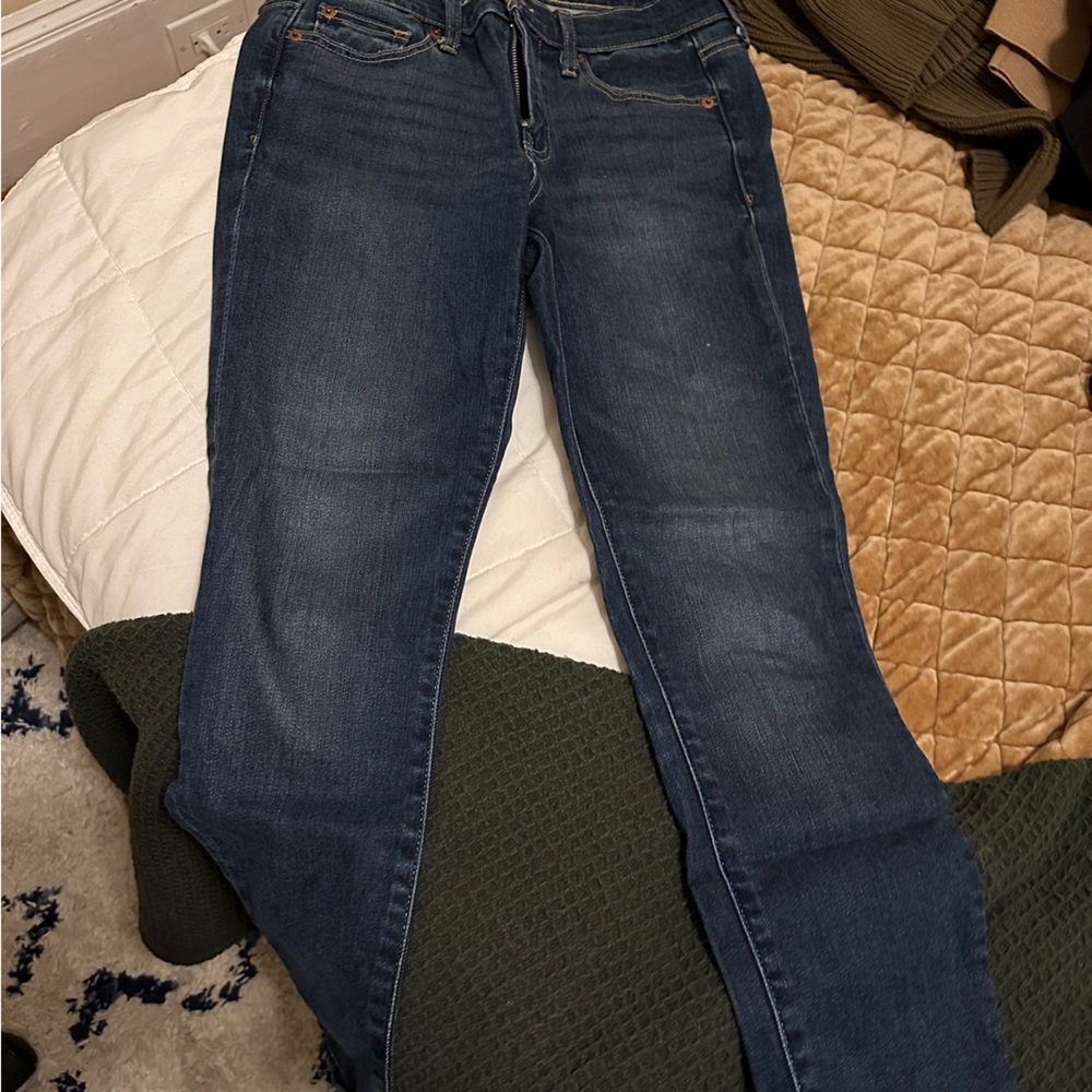 Women’s Gap jeans, gently worn and in great condition!